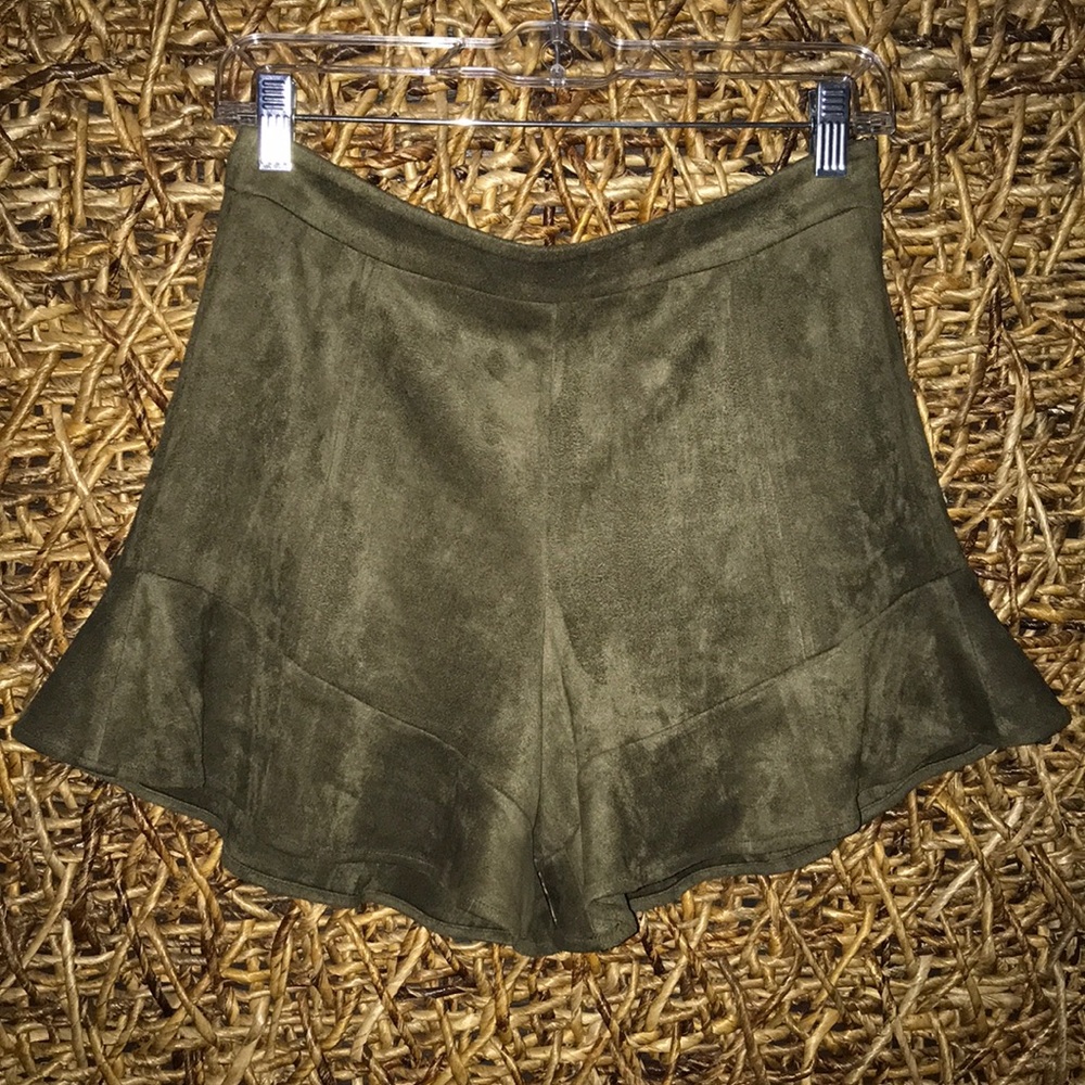 JOA Los Angeles flared, scalloped shorts